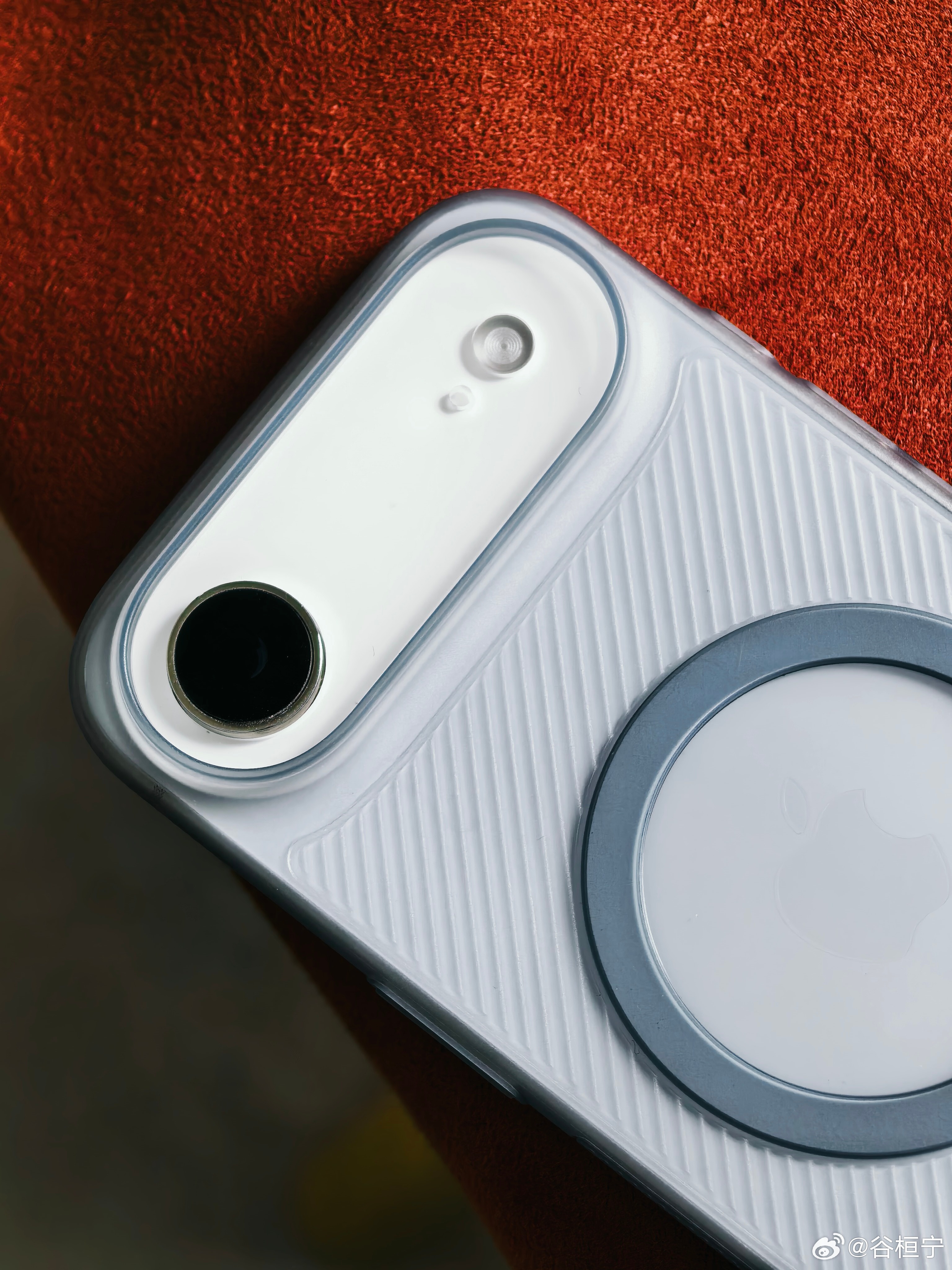 原来iPhoneAir的镜头设计是在为折叠屏铺垫啊