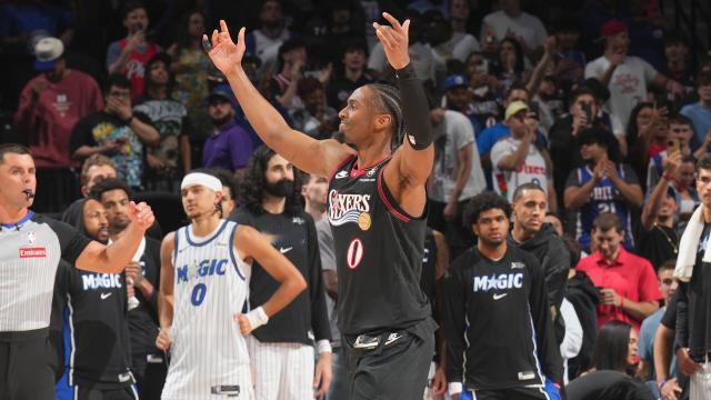 周三夜晚，当比赛进入最后读秒阶段，Xfinity Mobile Arena的看台