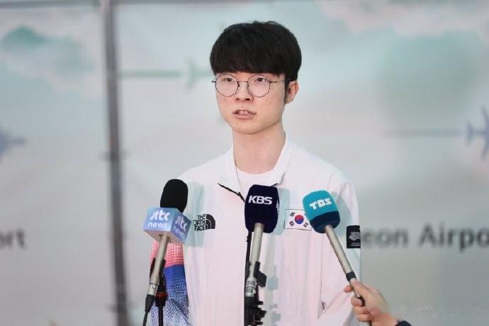 Faker杭州接受韩国媒体采访，自信满满放豪言：将会带来让很多人满意的结果！
“
