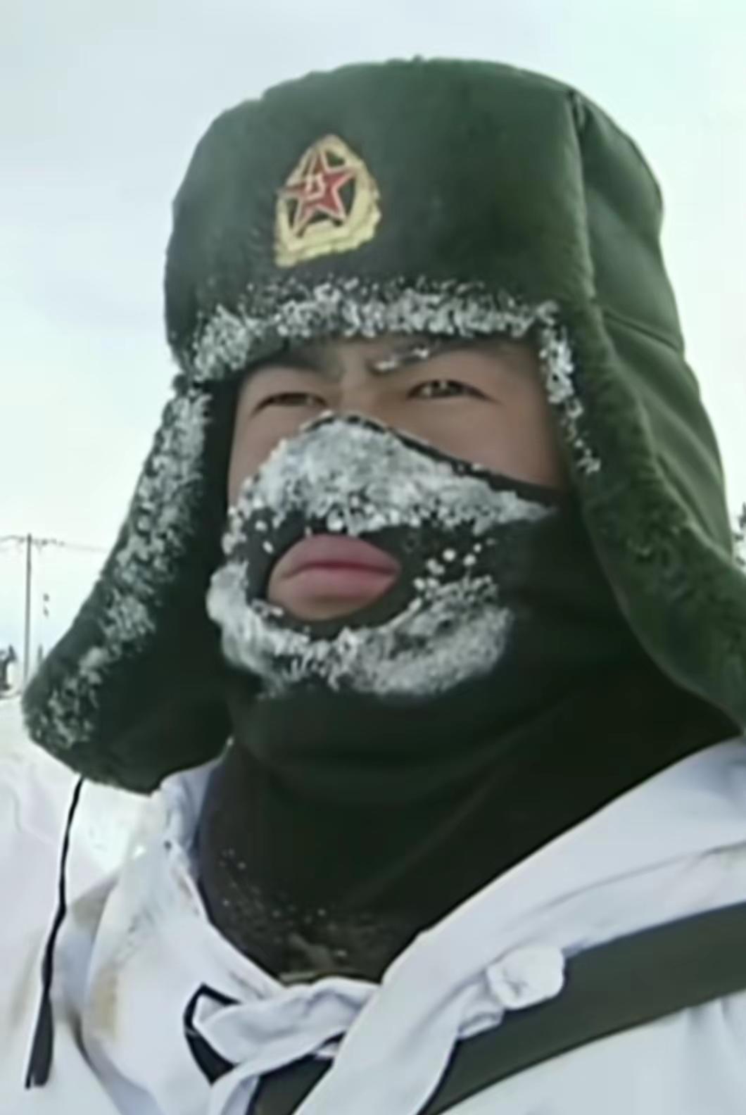 岁月静好的背后，是他们默默的奉献，严寒中坚守，用青春守护着祖国的每一寸土地，向最