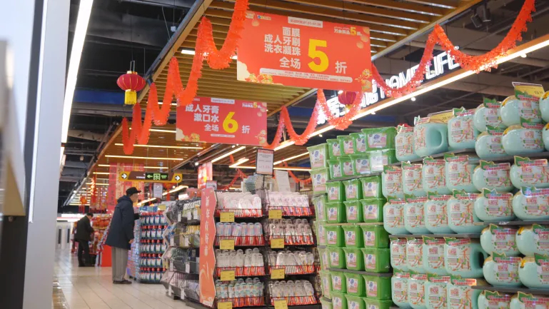 晚饭后，与小宝一起，逛华润苏果Supermarket，买点零食哈。 南京