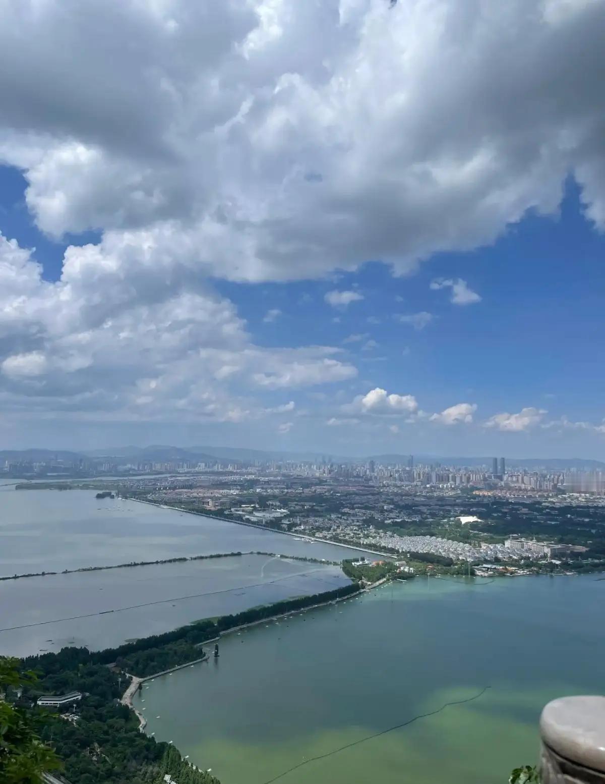 上联： 浅浅深深河中水
下联： 假假真真镜中花

友友请出上联 对下联其乐融融