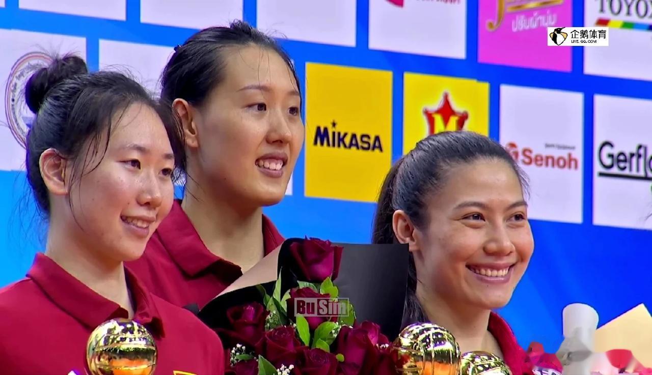 恭喜吴梦洁&周页彤&杨涵玉进入 最佳阵容
中国女排三人入选：
主攻：吴梦洁(中国