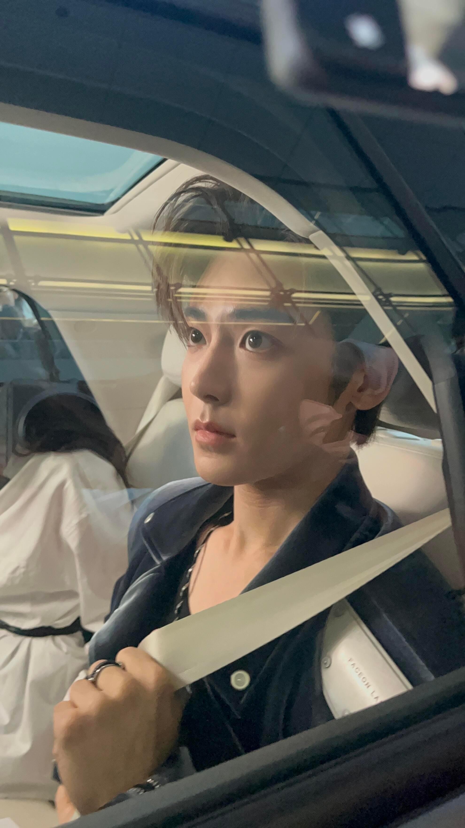 啊啊啊啊啊啊这个侯明昊今天太帅了！！