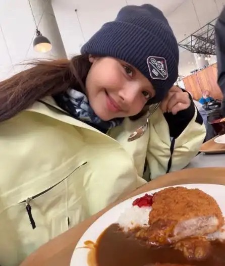 Lisa上身！开晒Kith新品，这次她不只是代言人，是设计师 