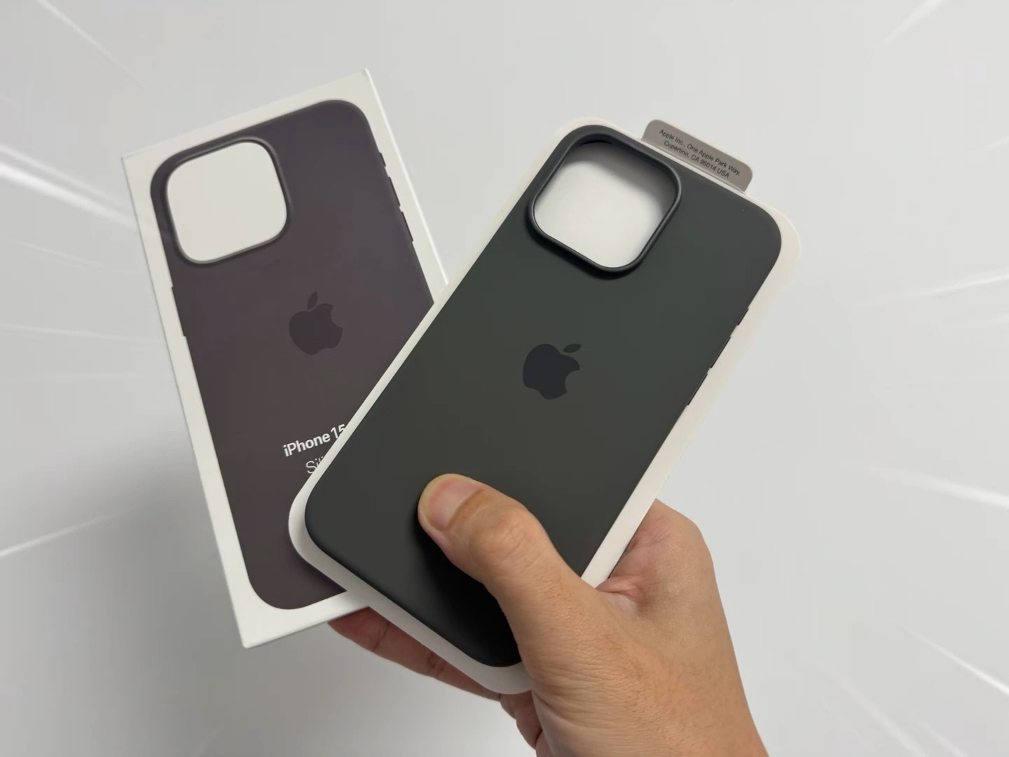 双十一想买 iPhone 15 系列吗？手机壳提前安排一个避开物流高峰。小程序