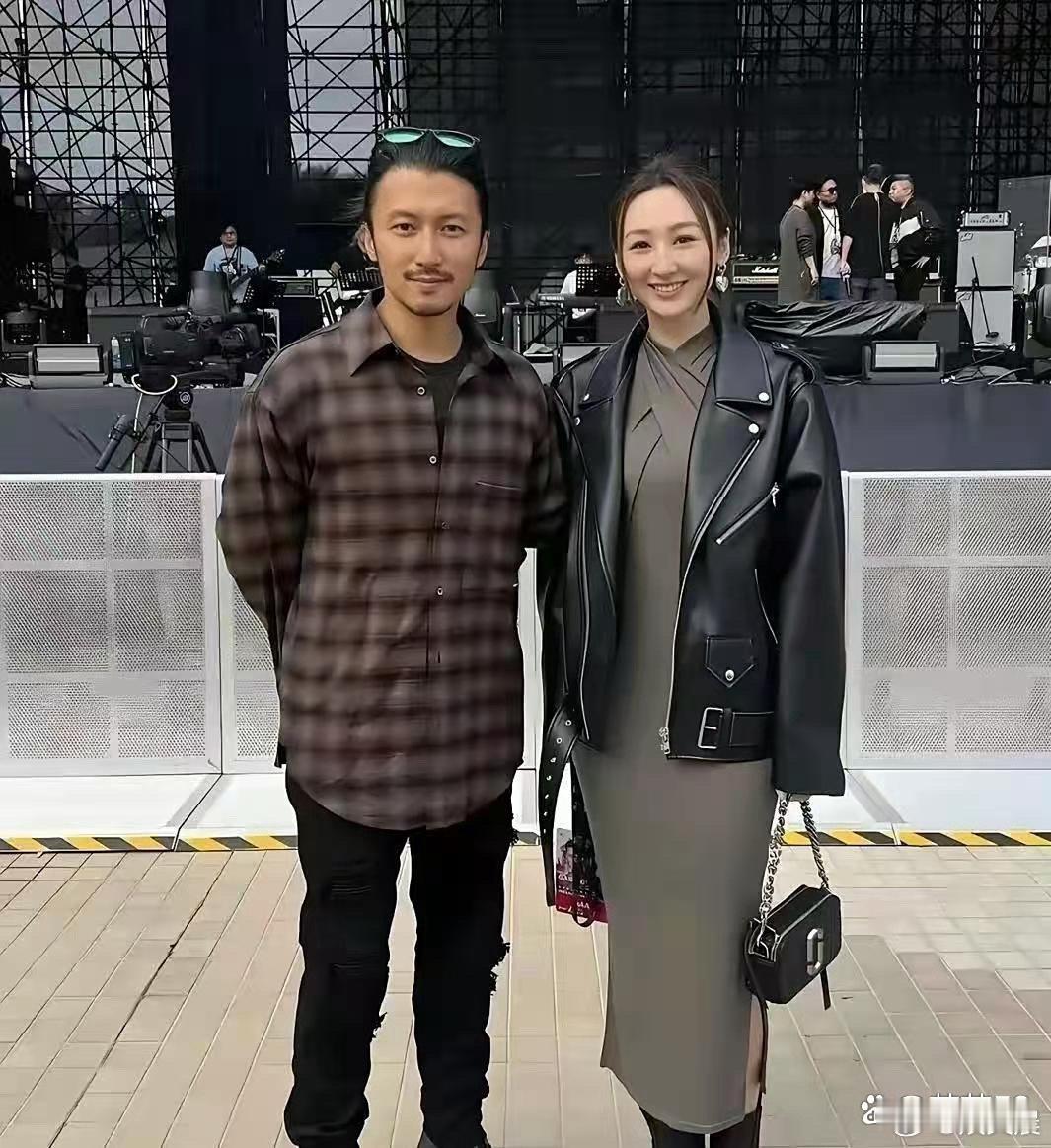 45岁谢霆锋近照显沧桑！岁月在他脸上留下了明显痕迹，少了年轻时的锐气，多了几分成