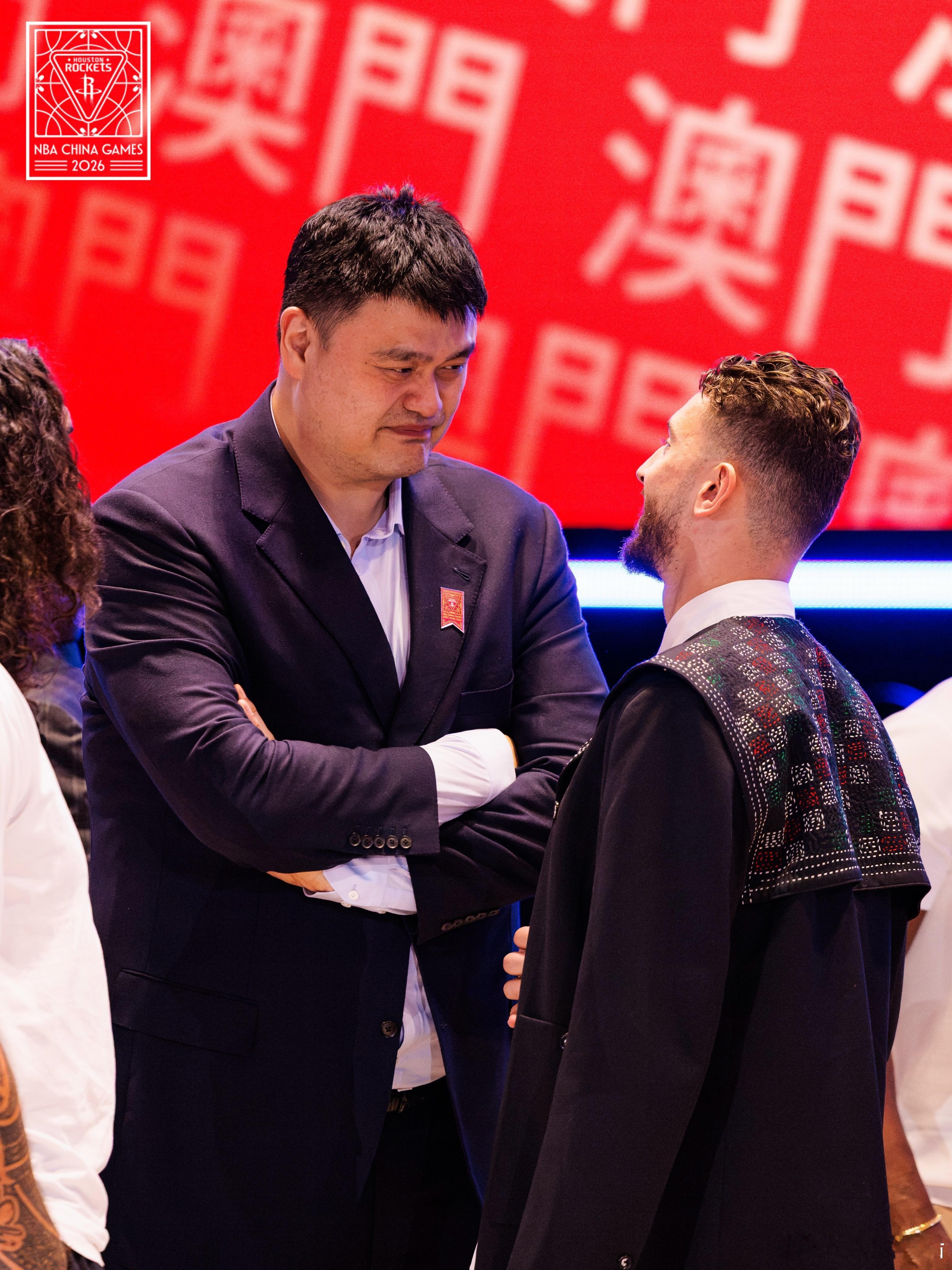 联系上了！这次澳门中国赛来了很多火箭名宿，连消失很久的塔克也来了！有在现场的，可