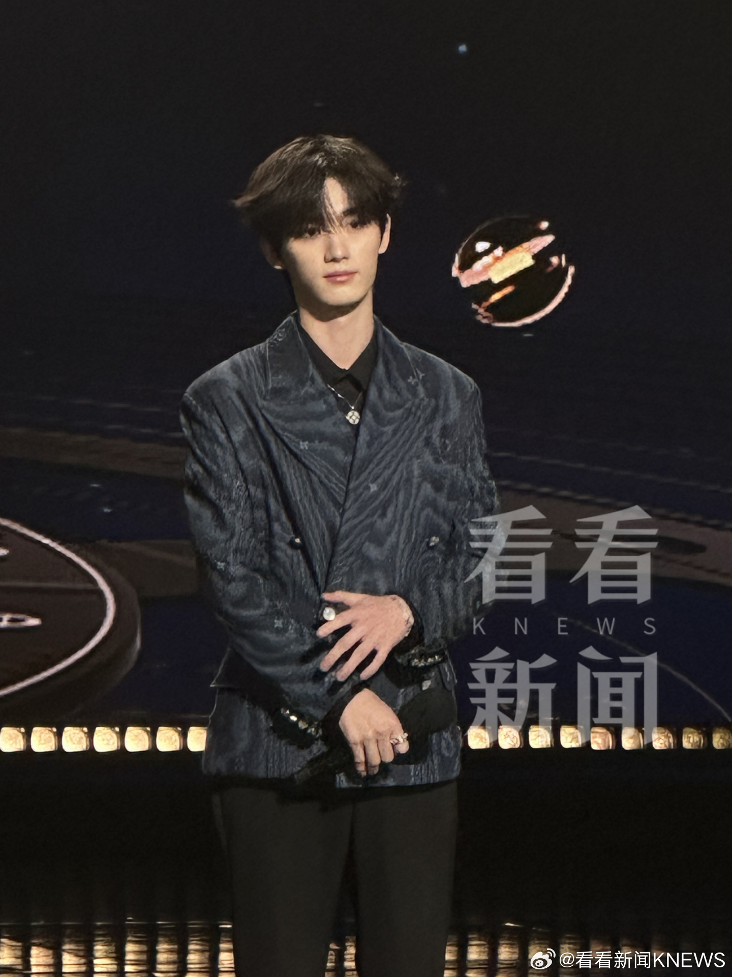 在上海举行，网友现场带来直拍生图，登台。#丁程鑫[超话]# ​​​