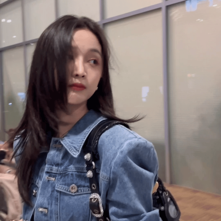 吴宣仪.就宣仪式感 那年今日的这个回眸现在看还是好美啊