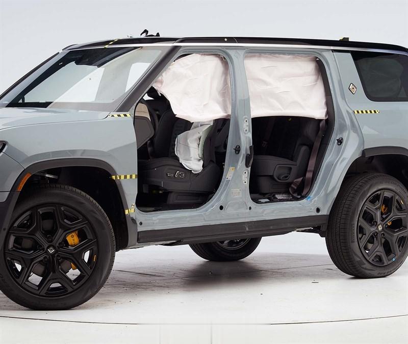 #IIHS##2023 Rivian R1S##侧碰#啊，这结束了？感觉还没开始