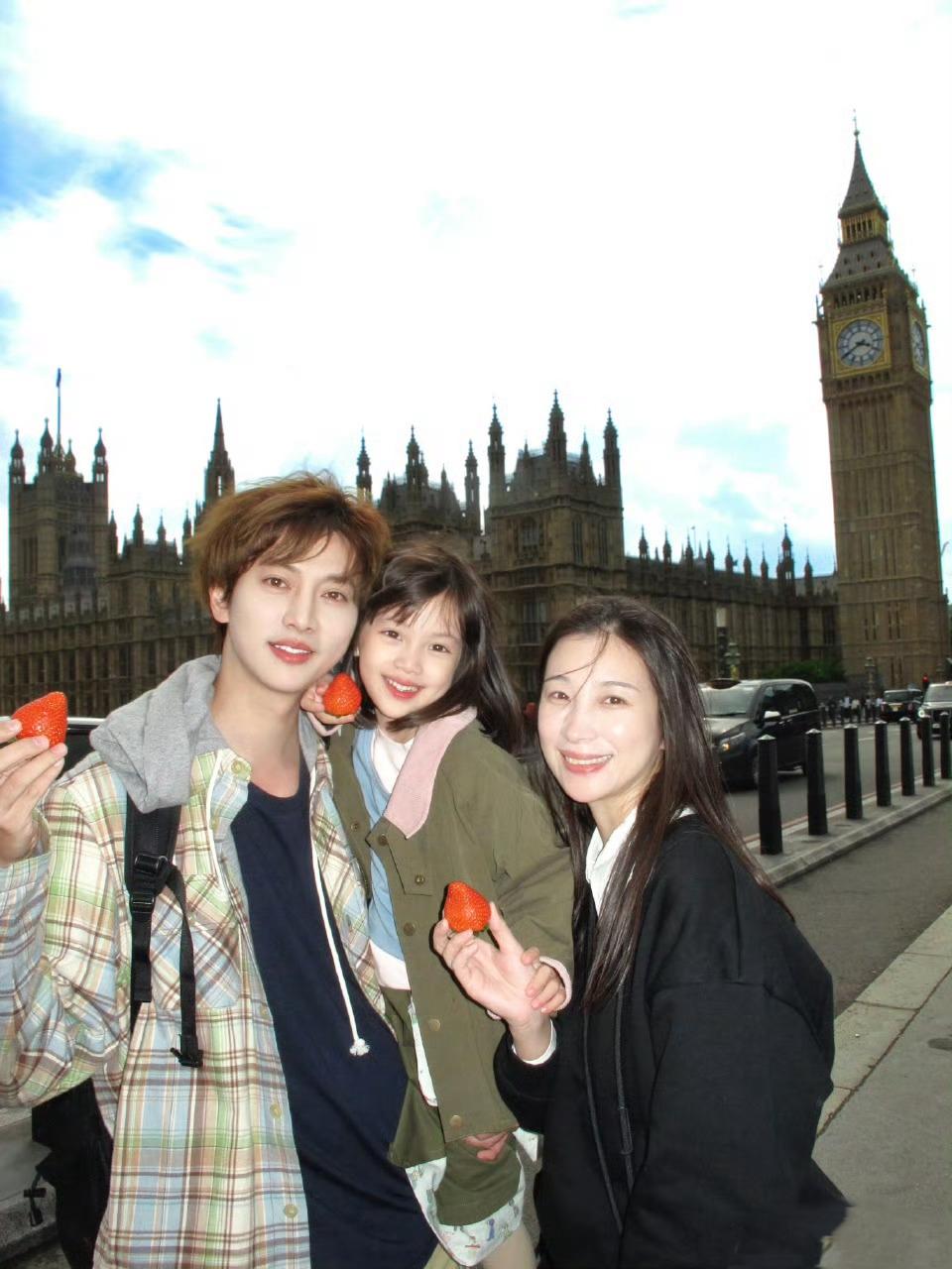 游乐王子女儿染病：盼小宝贝早日康复

近日，曾因《巴啦啦小魔仙》中游乐王子一角而