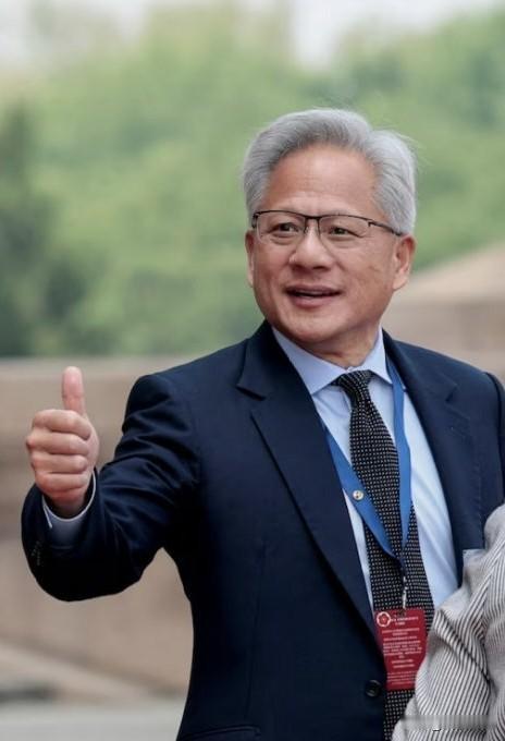 太会吃了！黄仁勋疯狂打卡老北京美食，看完感觉我们都不会吃了

最近，世界第一市值