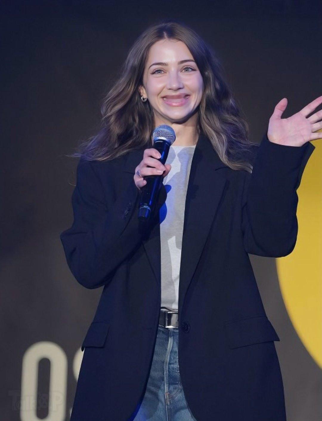 海贼王真人版 娜美演员艾米莉参加大阪漫展现场照片。娜美艾米莉 ​​​