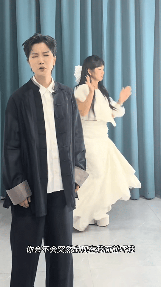 #何洁李霄云 IE分明的我们#哈哈哈好可爱！何洁和李霄云直接IE分明啊！何洁边跳