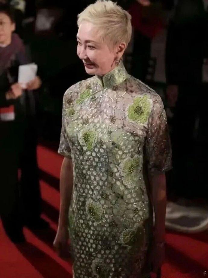 施南生离世，全网铺天盖地都是一句惋惜：她太可惜了，被徐克辜负了一辈子。
看得我莫