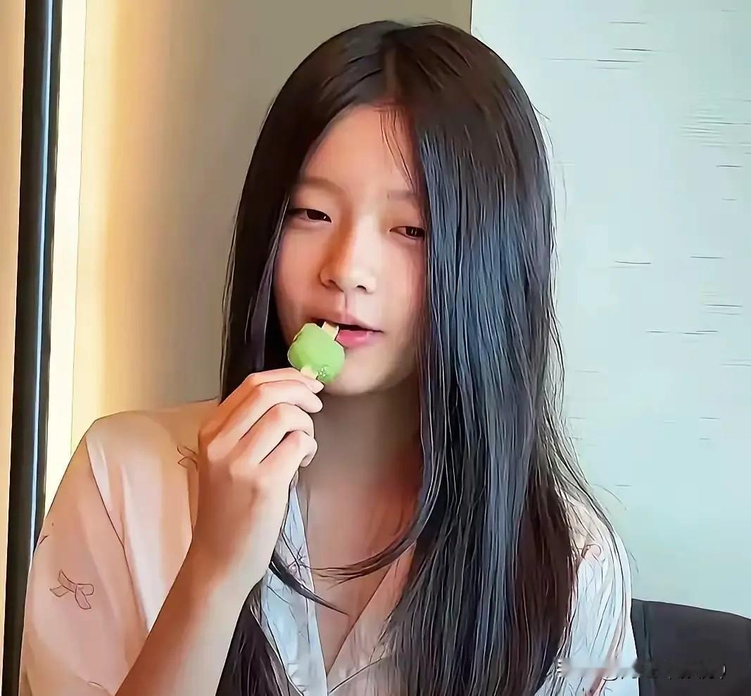 前阵子全网都在心疼小玥儿姐弟，不少人直言“坏了，孩子要被冷落”，如今暑假回京剧情