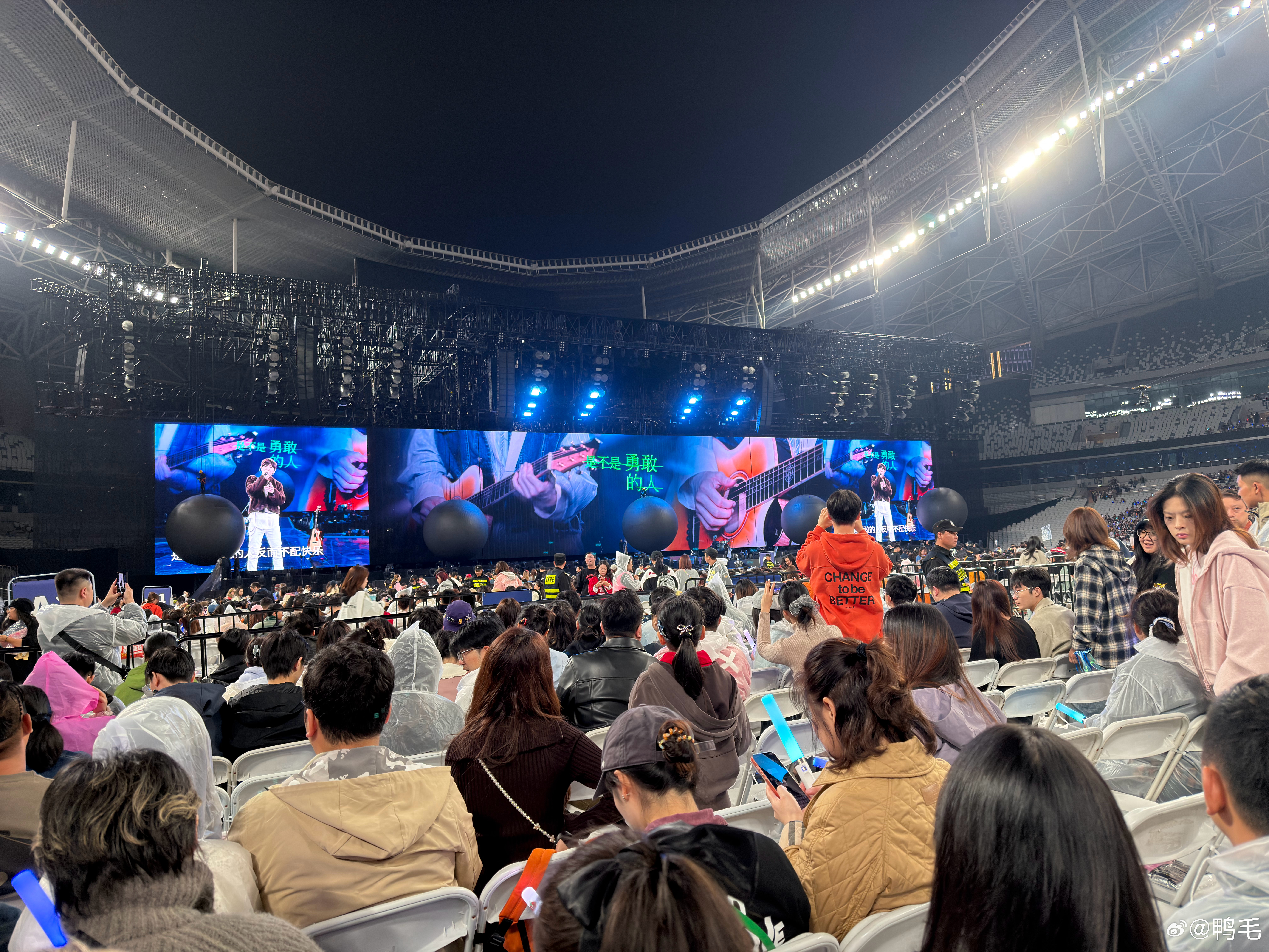 是谁在五月天演唱会？是我。但是没候补到最贵的1855，只候补到1555。等广州，