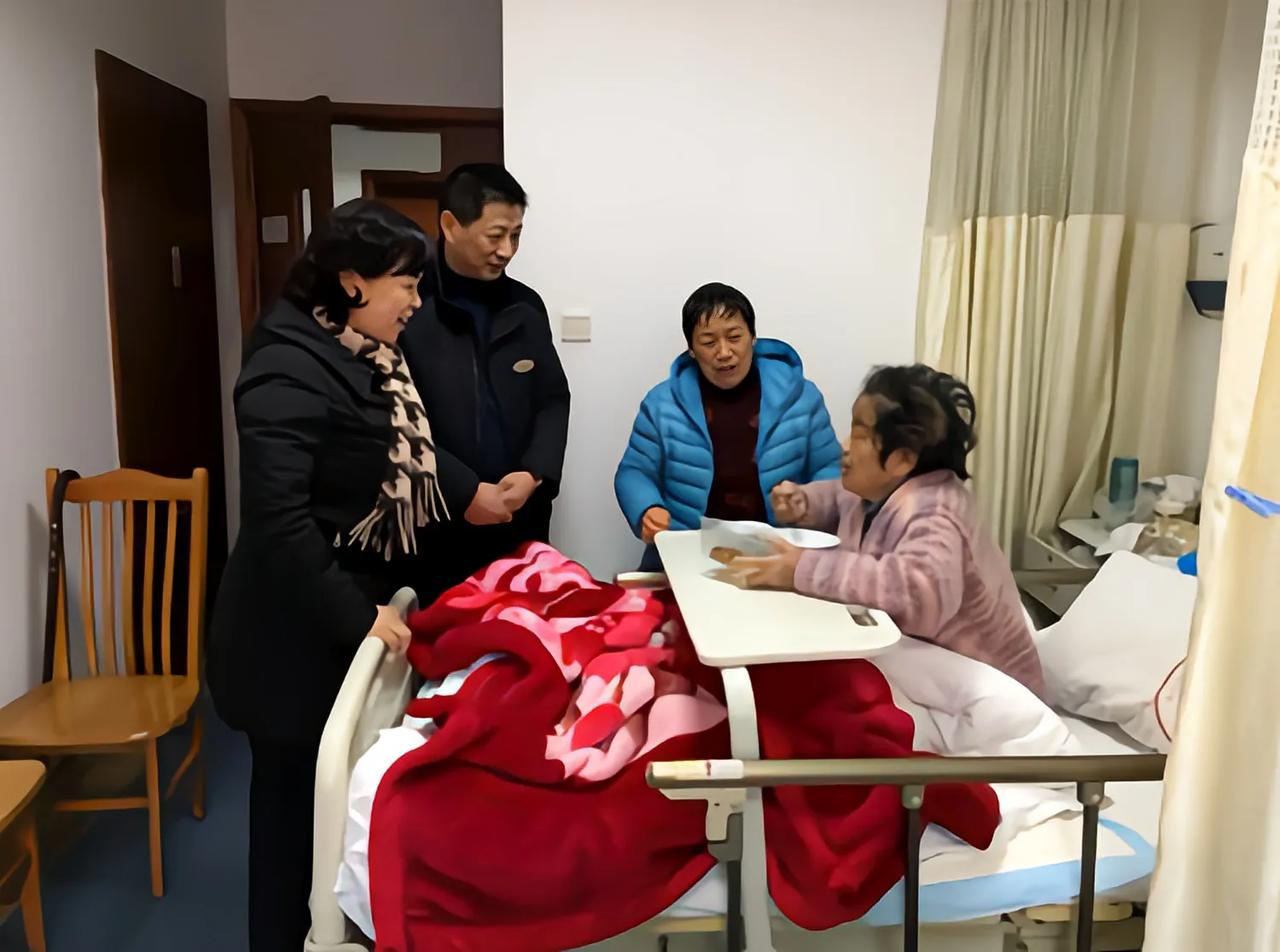 当老人病倒后，他们可能会经历一系列的心态变化。刚开始，他们可能会感到恐惧和不安，