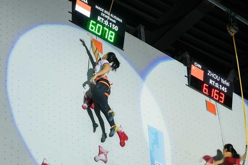 攀岩亚锦赛女子速度攀岩，印尼名将德莎克两度刷新女子亚洲纪录并夺金，周娅菲、覃于妹