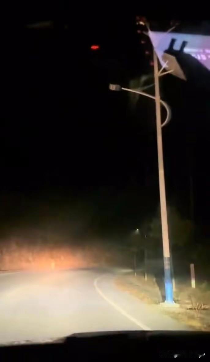 辟谣了！

湖南郴州一网友“反映国道路灯不亮被威胁”与事实不符！

当地镇干部对