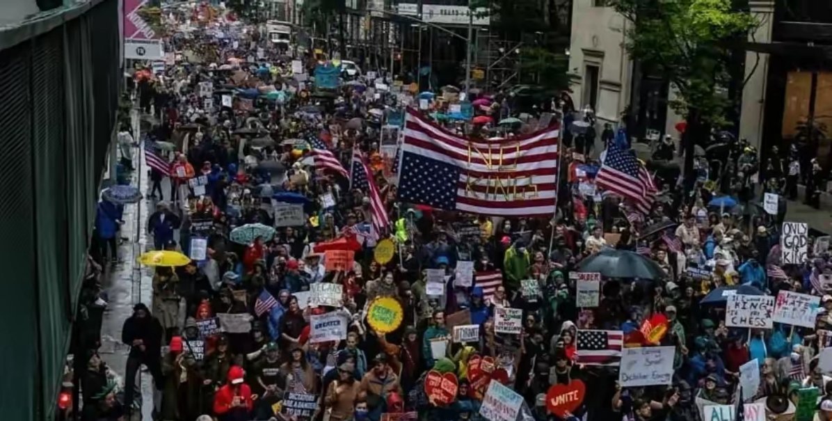 继 “斩杀线” 之后，中文互联网又为美国人送上了一个新标签 ——“北美懦夫”。 