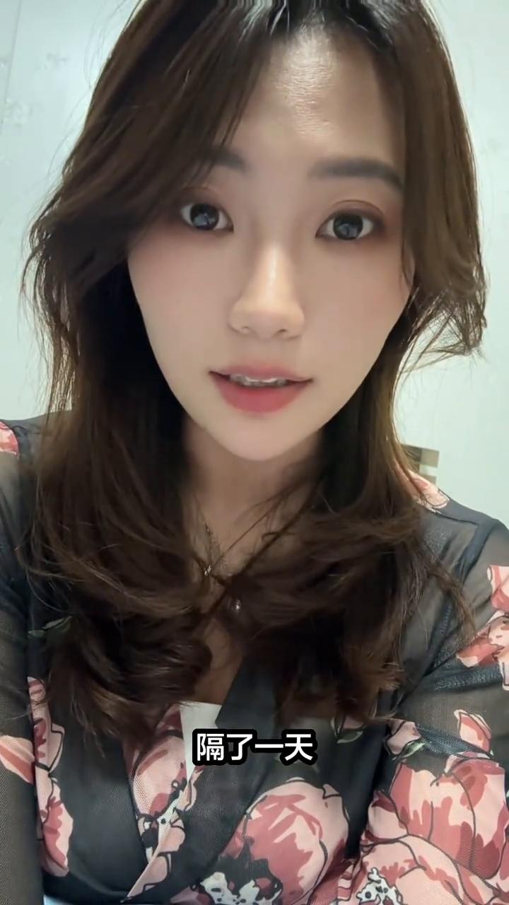 我就奇怪了，礼拜五的时候一直到晚上，看亏损都是亏1600。隔了一天，第二天看的时