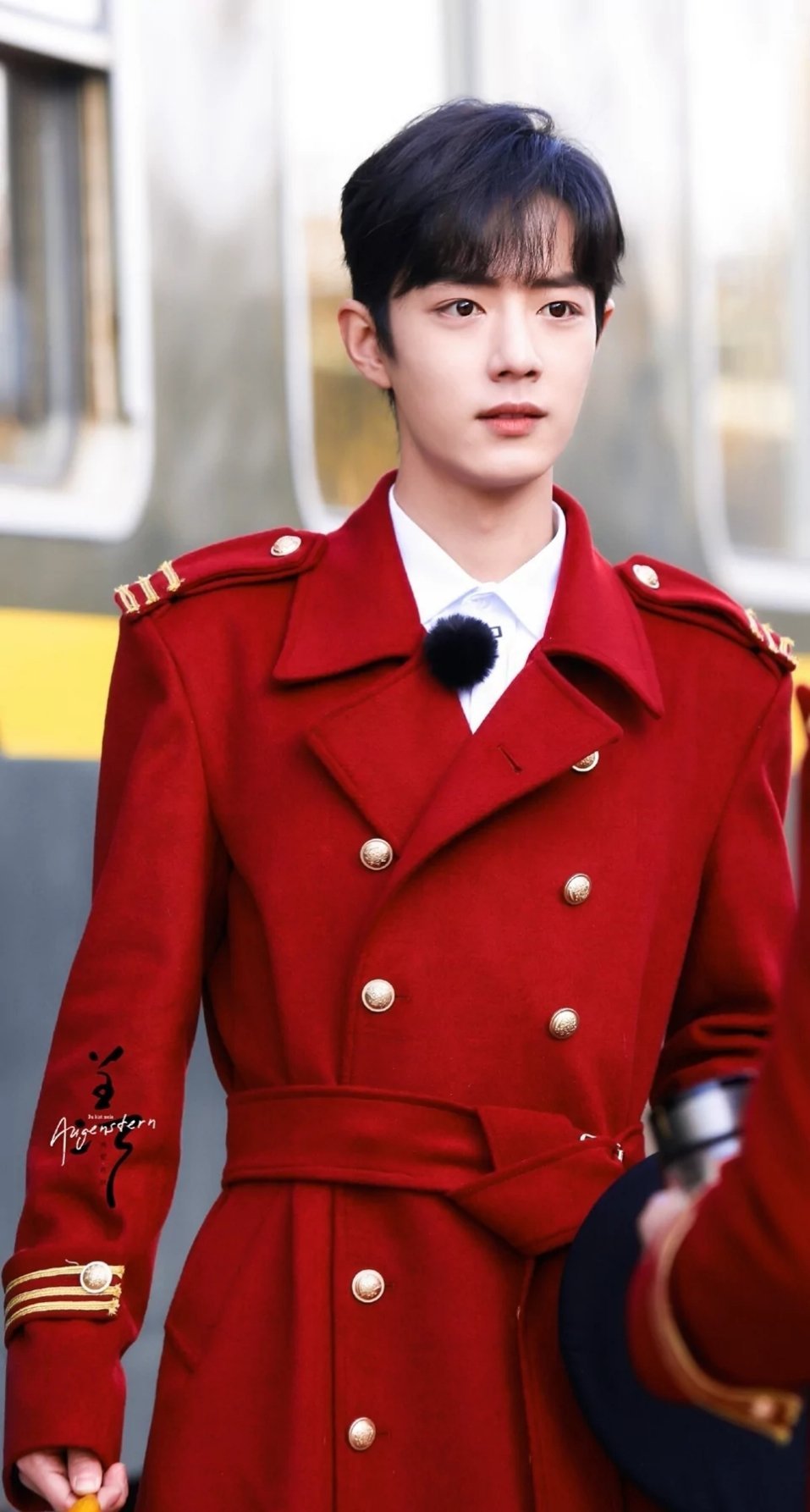 肖战肖战玉骨遥肖战藏海传 看你为热爱拼尽全力的样子，突然觉得人间值得。𝓦𝓪?