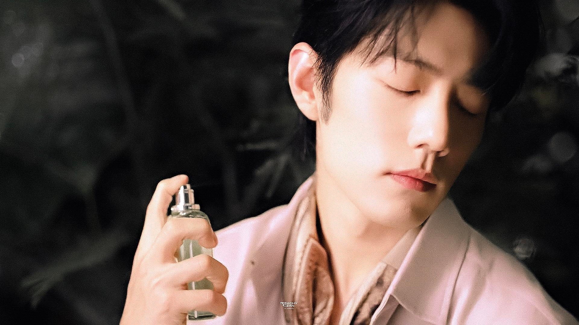 肖战拉夫劳伦香氛全球代言人 😘肖战 海湾假日，静逸悠长。阳光洒落鲜亮色彩，海风