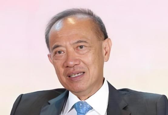 新加坡前外长杨荣文曾说：不要看美国动不动就威胁中国、制裁中国。其实美国从根本上不