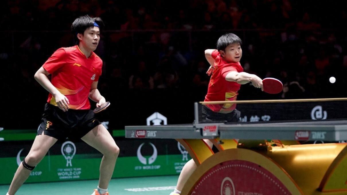 2025年12月4日，乒乓球成都世界杯赛场中，中国队对阵法国队，双方激战3盘，国