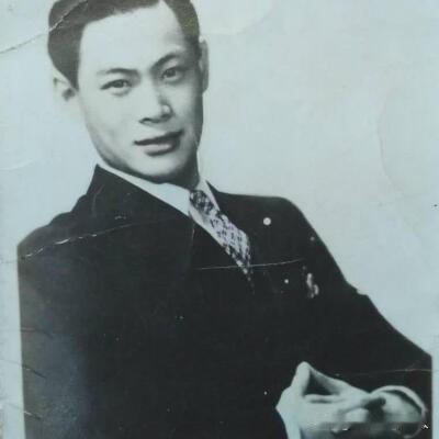 万倚吾原湖北省军训团少将教育长
万倚吾（1898--1951），名耀中，湖北黄冈