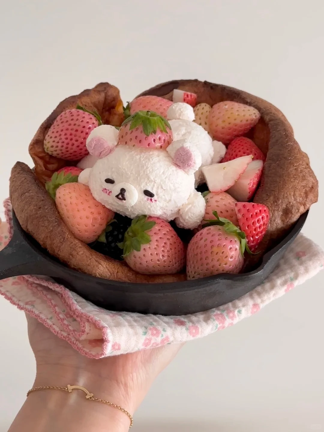 情人节🎀轻松熊粉玉草莓酸奶荷兰松饼🥞