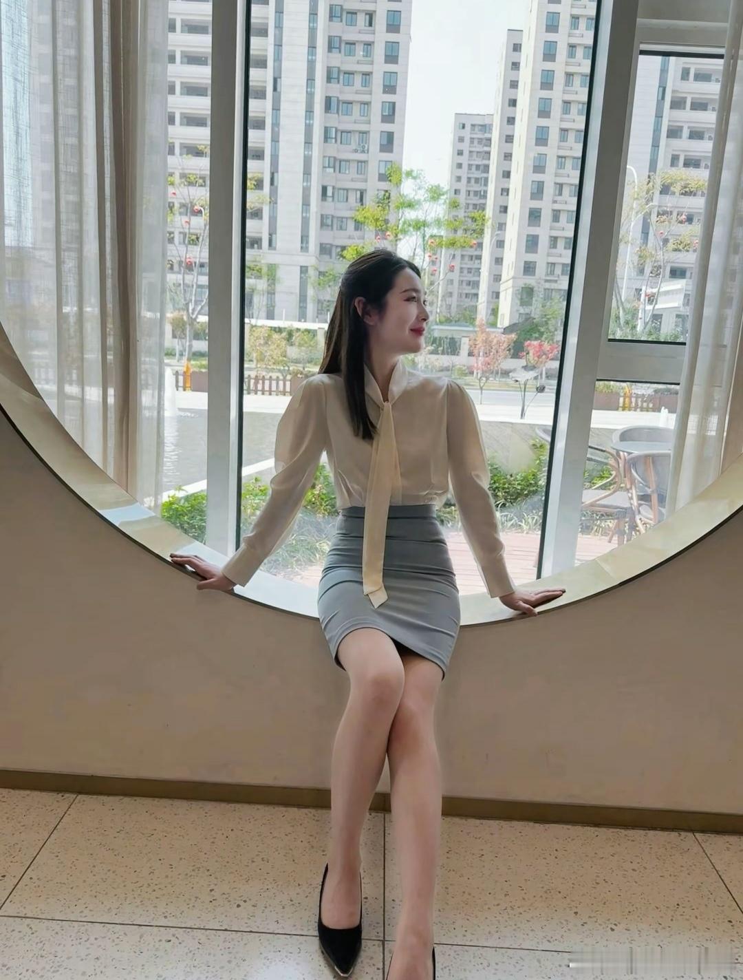 今天穿什么[超话] 职业装美女精彩人像[超话] ​​​