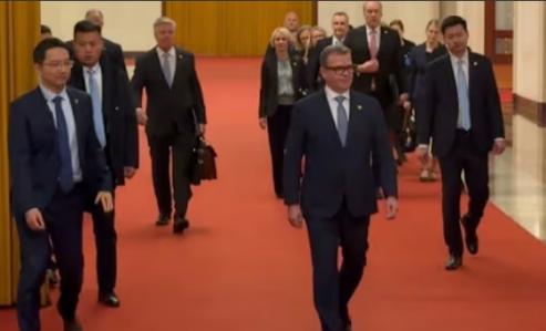 现在终于看明白了，芬兰这次访华的主要目的不是跟中国做生意，而是来寻找秩序。
 