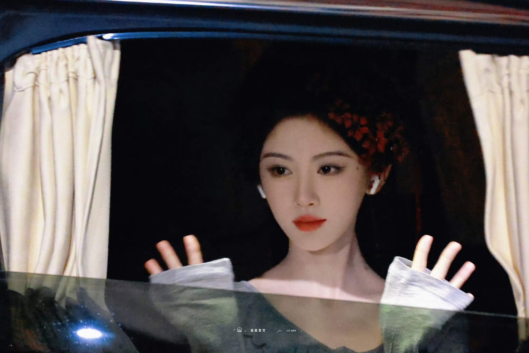 鞠婧祎傩戏元素造型jjy鞠婧祎苏绿夏拍立得“愿今夏汇聚点点萤火微光，为你照亮前路
