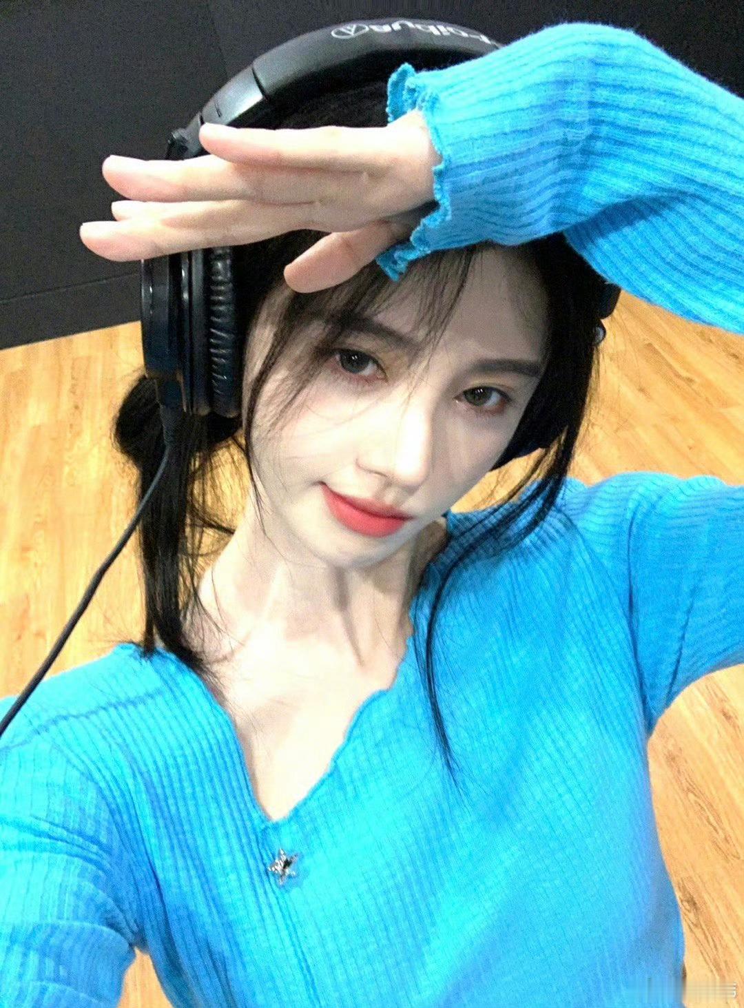 鞠婧祎苏绿夏 jjy鞠婧祎万花世界 “你是我藏匿起来的小浪漫 是所有文案都不能形