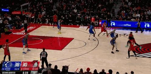 高位策应！今天杨瀚森打得像约老师！
在今天NBA常规赛开拓者对阵魔术的第二节比赛