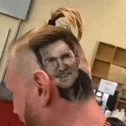 一头二脸！这个发型真的太酷太有创意，喧宾夺主了！