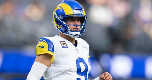 在周日夜赛中，马修·斯塔福德率领洛杉矶公羊惊险过关。他们在常规时间被凯莱布·威廉