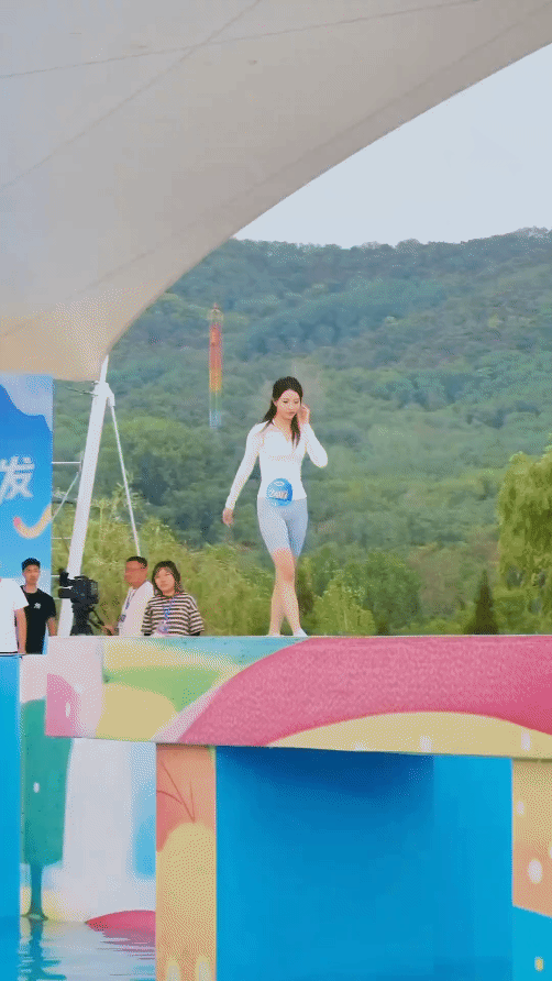 像这么漂亮的，一般都很墨迹，但我没想到，她竟然这么干脆利落，毫不拖泥带水！[笑哭