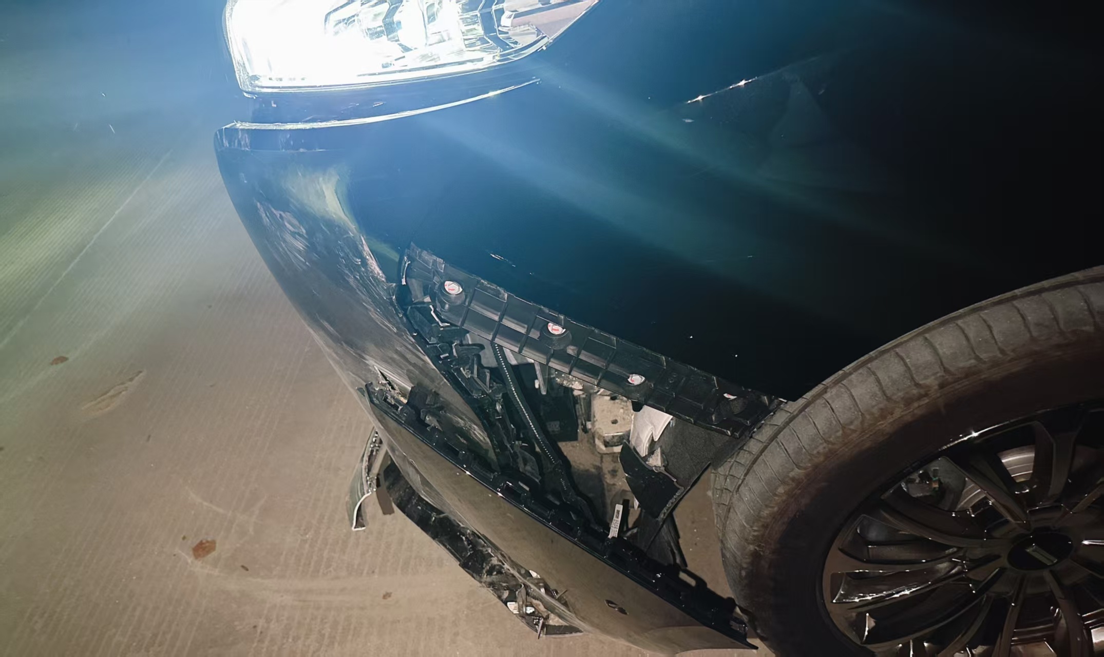 过几天安排了去海南自驾游，租了一辆魏牌高山，钱都给了，刚刚租车公司告诉我车被别的