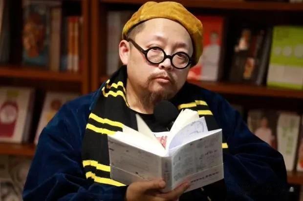 指控史航性骚扰的受害者已经增加到12个了，而且面对史航不痛不痒的回应，其中5名指