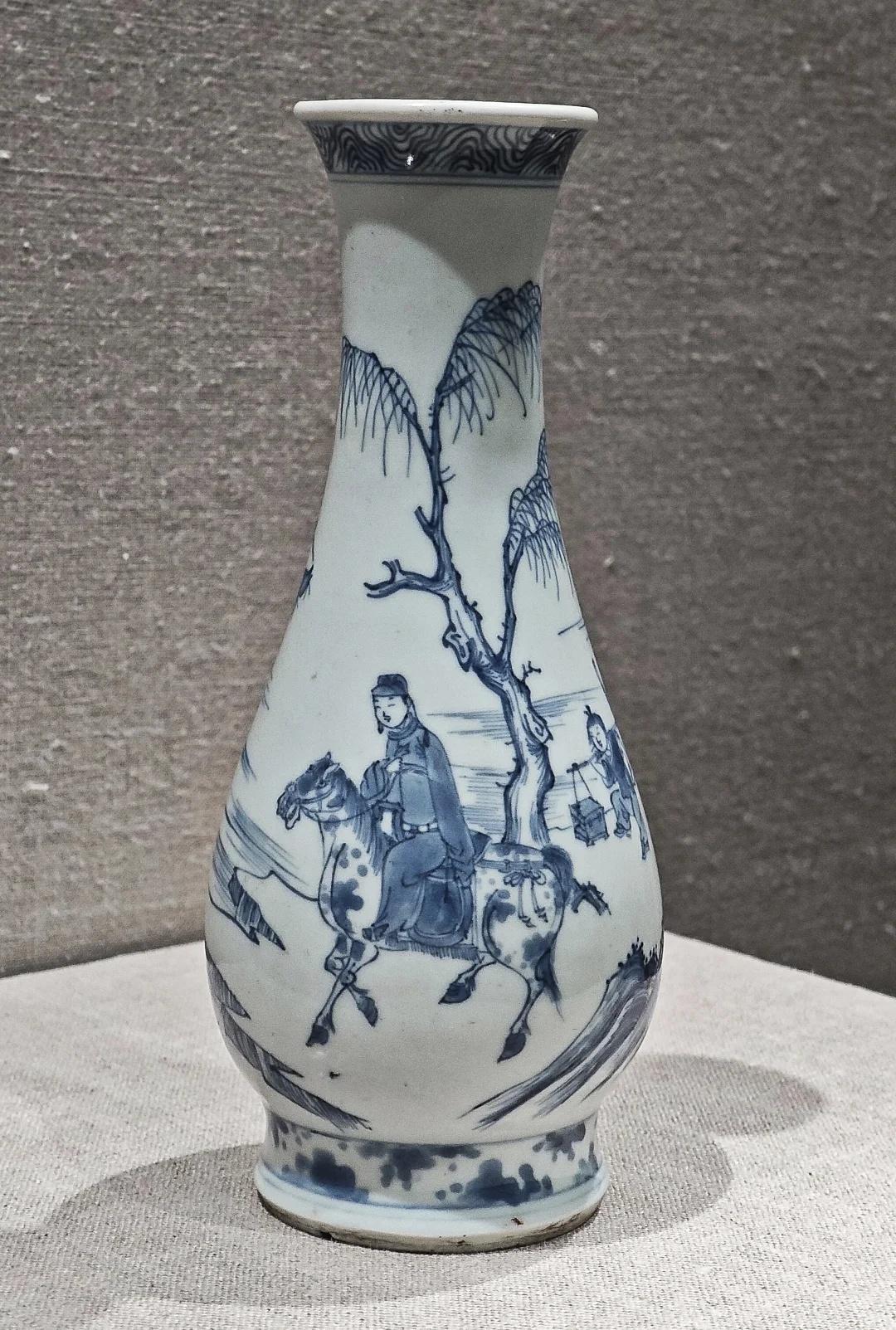 清顺治·景德镇窑青花高士出行图瓶
Vase with equestrian fi