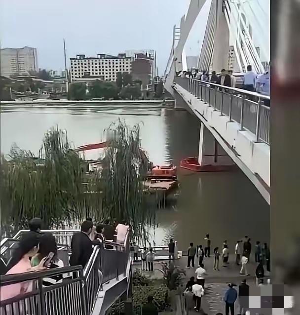 高材生儿子大婚前夕跳河，

    留下痛彻心扉的父母和一句“会尽快去看看”的女