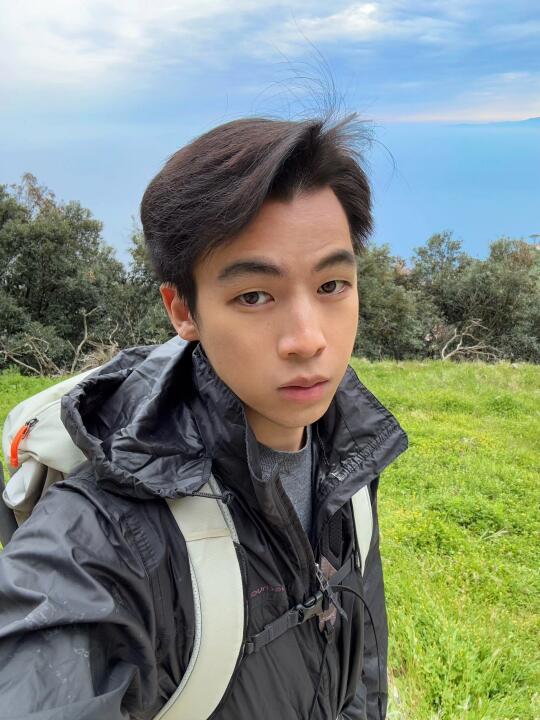 我的人生只是一场为了逃离底层的低俗斗争