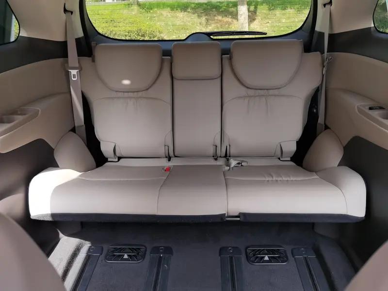 空间设计与市场定位
‌真三排大七座布局‌：车长5158mm，第三排腿部空间可满足