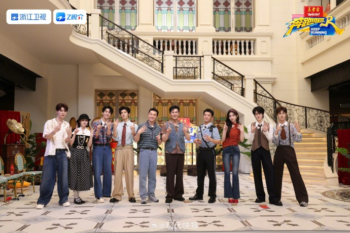 【#奔跑吧14全员首录合影#】#奔跑吧14海口开录# 3月27日，综艺《奔跑吧1