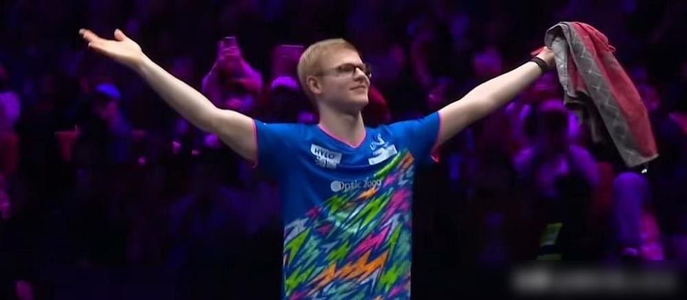 全场中国人，为何为一个法国人疯了？
对手3-1领先，手握赛点，你的脚像踩进胶水