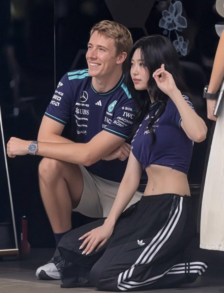 好拘谨的小宝宝👼🏻 ​​​